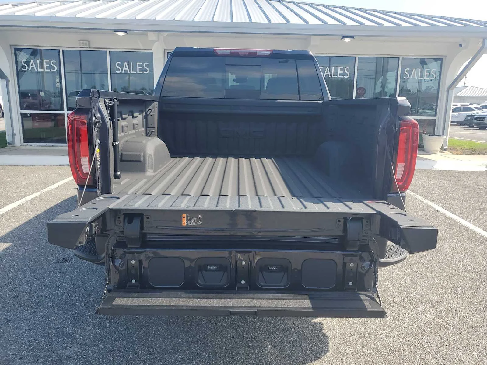 Used 2025 Titanium Rush Metallic GMC Denali image 7