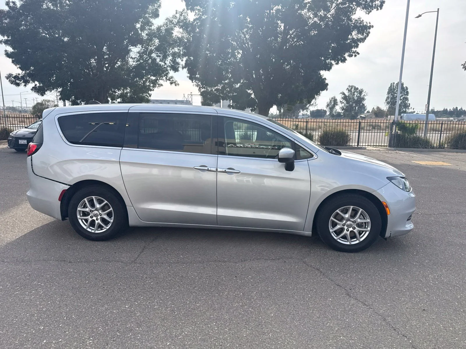 Used 2022 Silver Chrysler LX image 2
