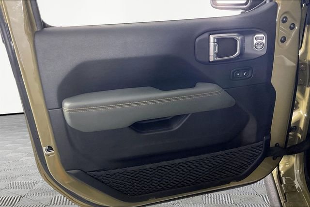 Used 2025 Green Jeep Mojave image 18