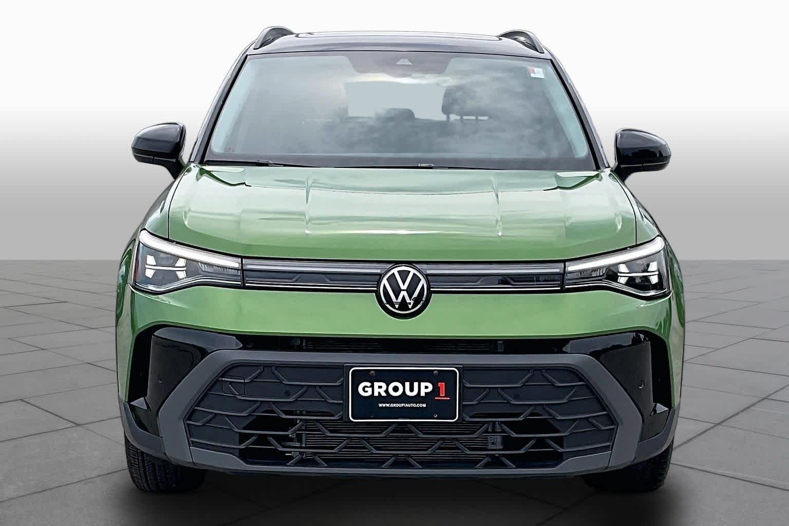 Used 2025 Bright Moss Green w/ Deep Black Roof Volkswagen SE Black image 4