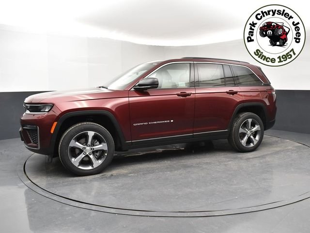 New 2026 Velvet Red Pearl-Coat Exterior Paint Jeep Limited image 3