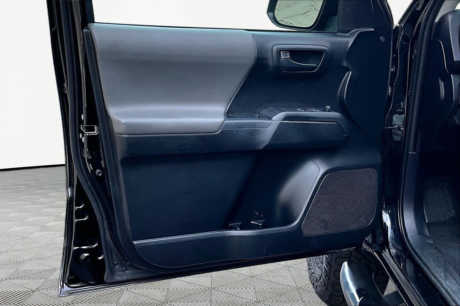 Used 2019 Midnight Black Metallic Toyota SR image 21