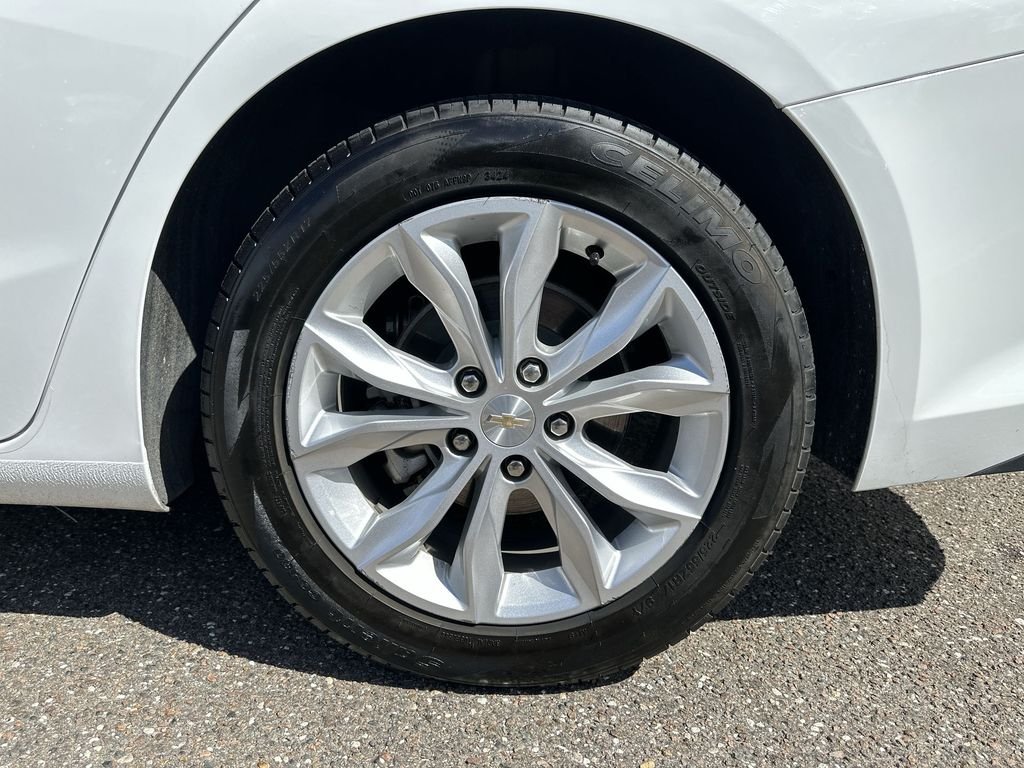 Used 2024 Summit White Chevrolet 1LT image 33