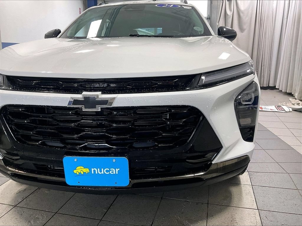 Used 2024 Summit White Chevrolet ACTIV image 32