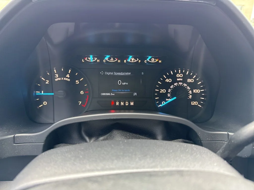 Used 2018 Blue Ford XL image 13