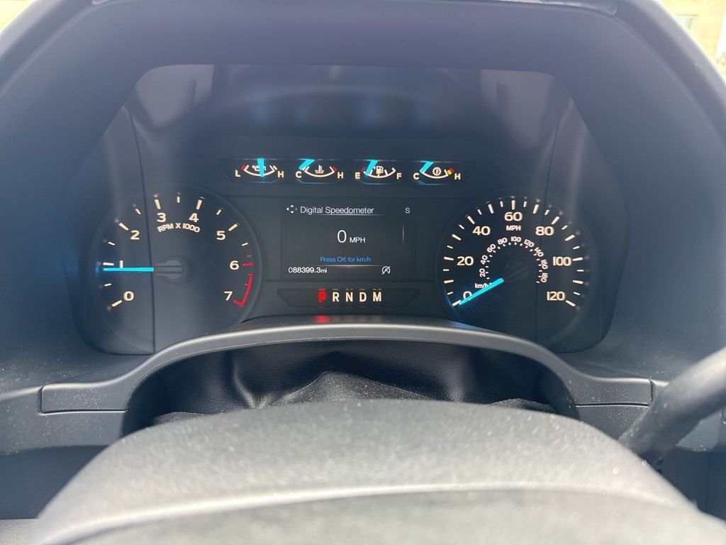 Used 2018 Blue Ford XL image 13