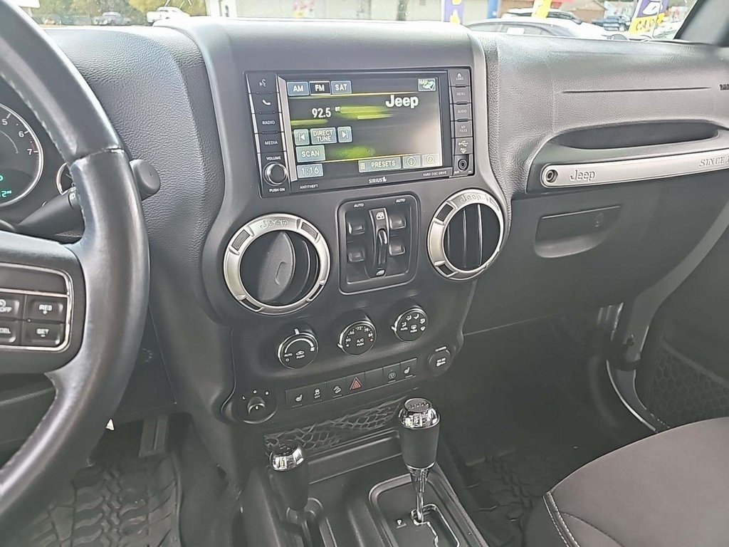 2016 Jeep Wrangler Unlimited Sahara photo 3