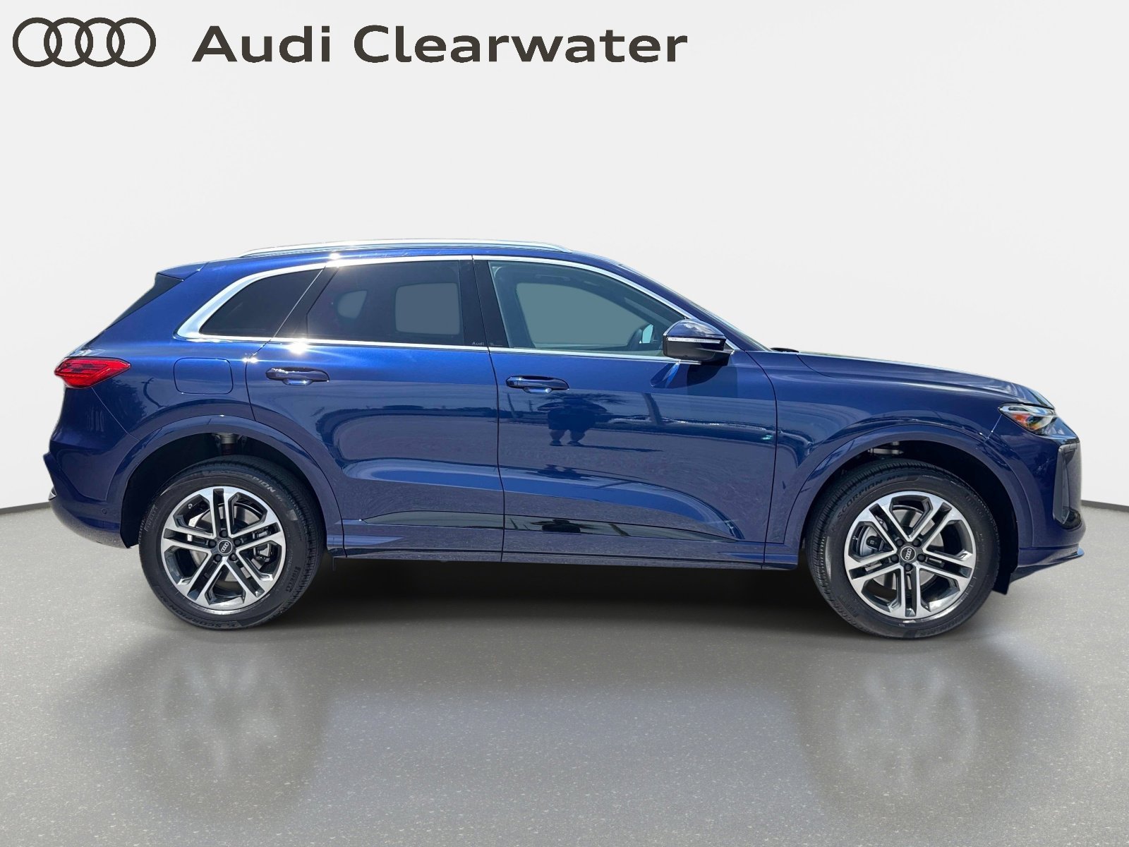 Used 2025 Navarra Blue Metallic Audi Premium image 5