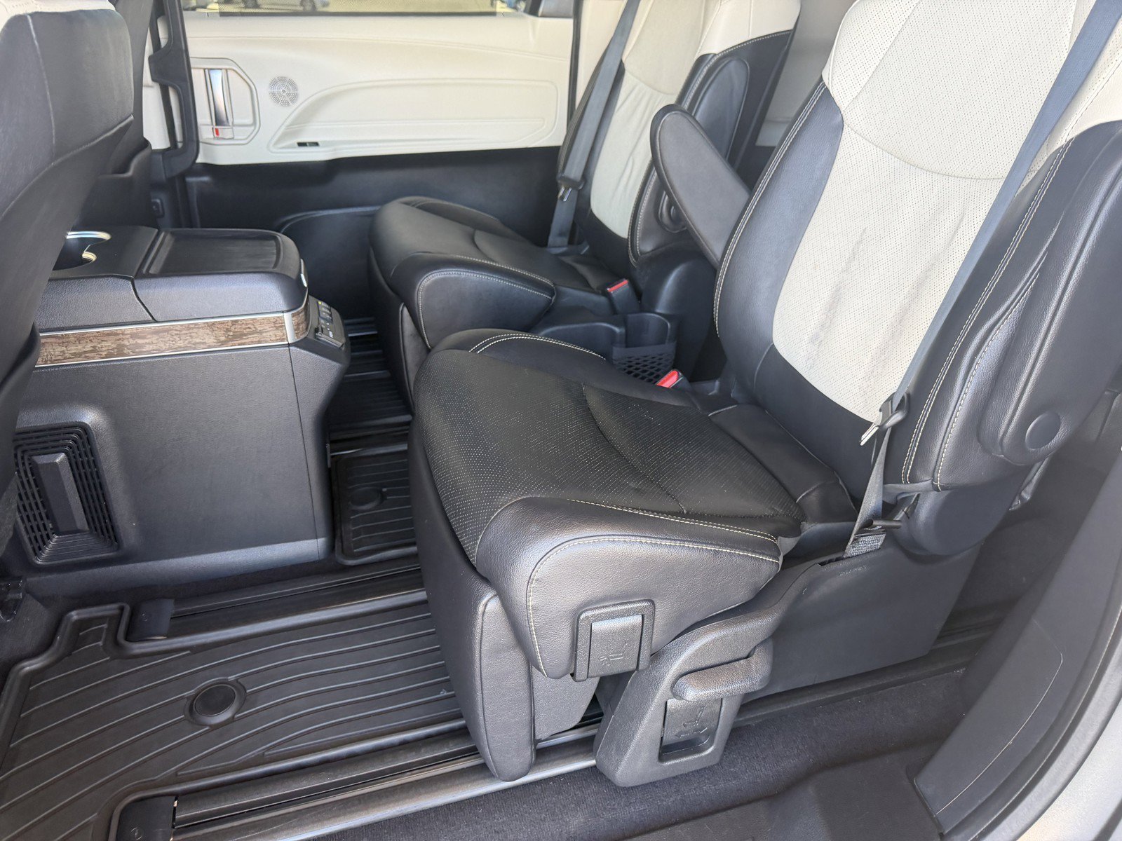 Certified Used 2025 Magnetic Gray Metallic Toyota Platinum image 23