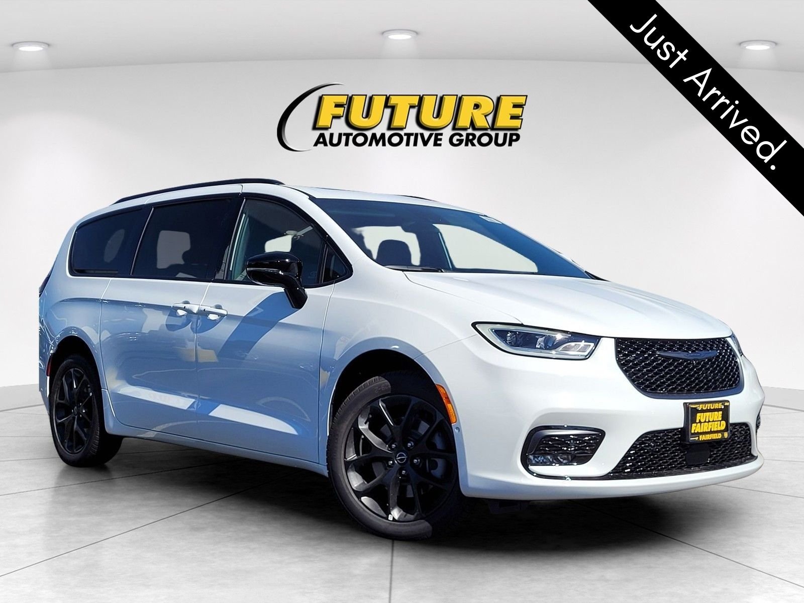 2026 Chrysler Pacifica Limited AWD's photo