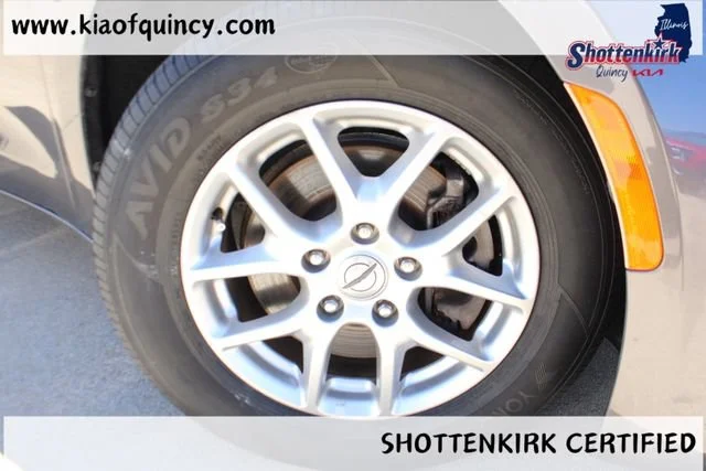 Used 2022 Granite Chrysler Touring L image 6