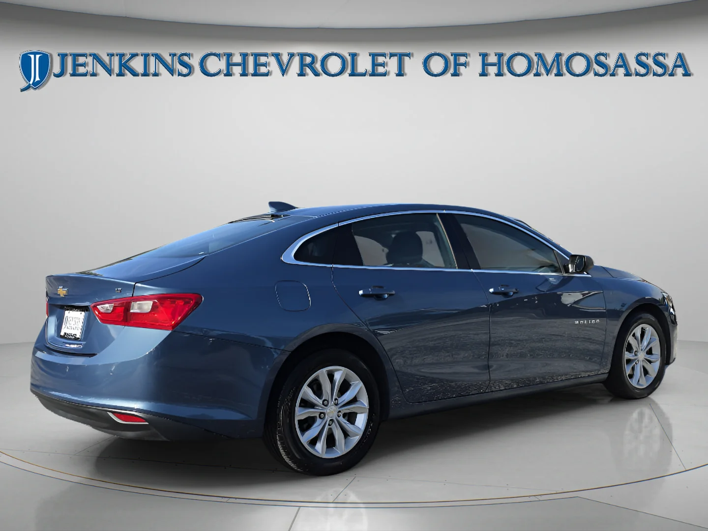 Used 2025 Lakeshore Blue Metallic Chevrolet LT image 4