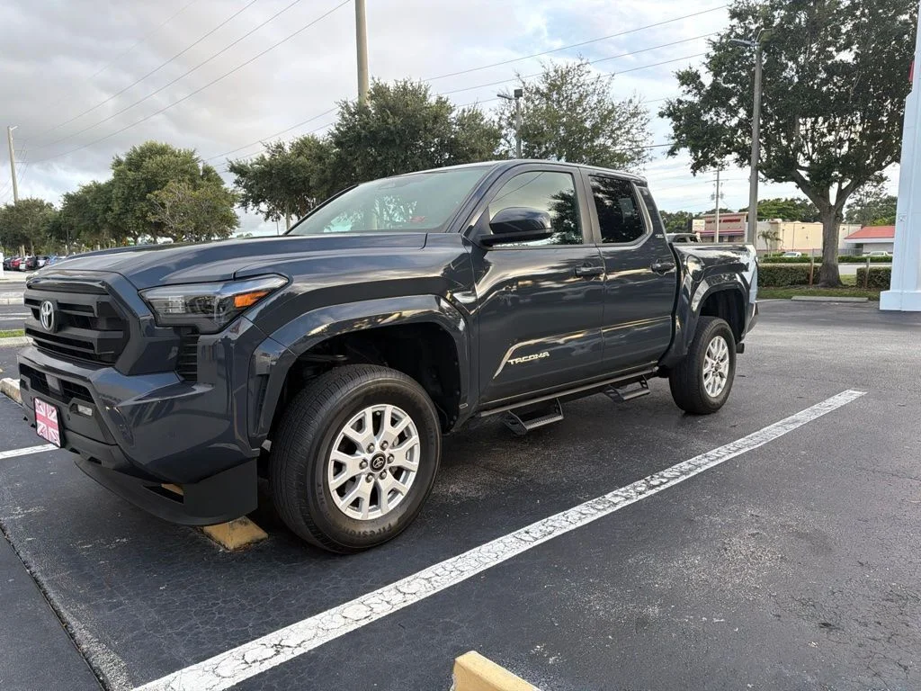Used 2024  Toyota SR5 image 6