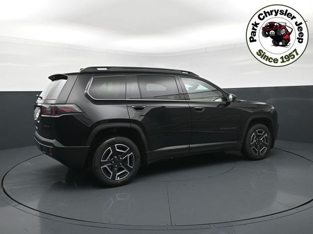New 2026 Diamond Black Crystal Pearl-Coat Exterior Paint Jeep Limited image 6