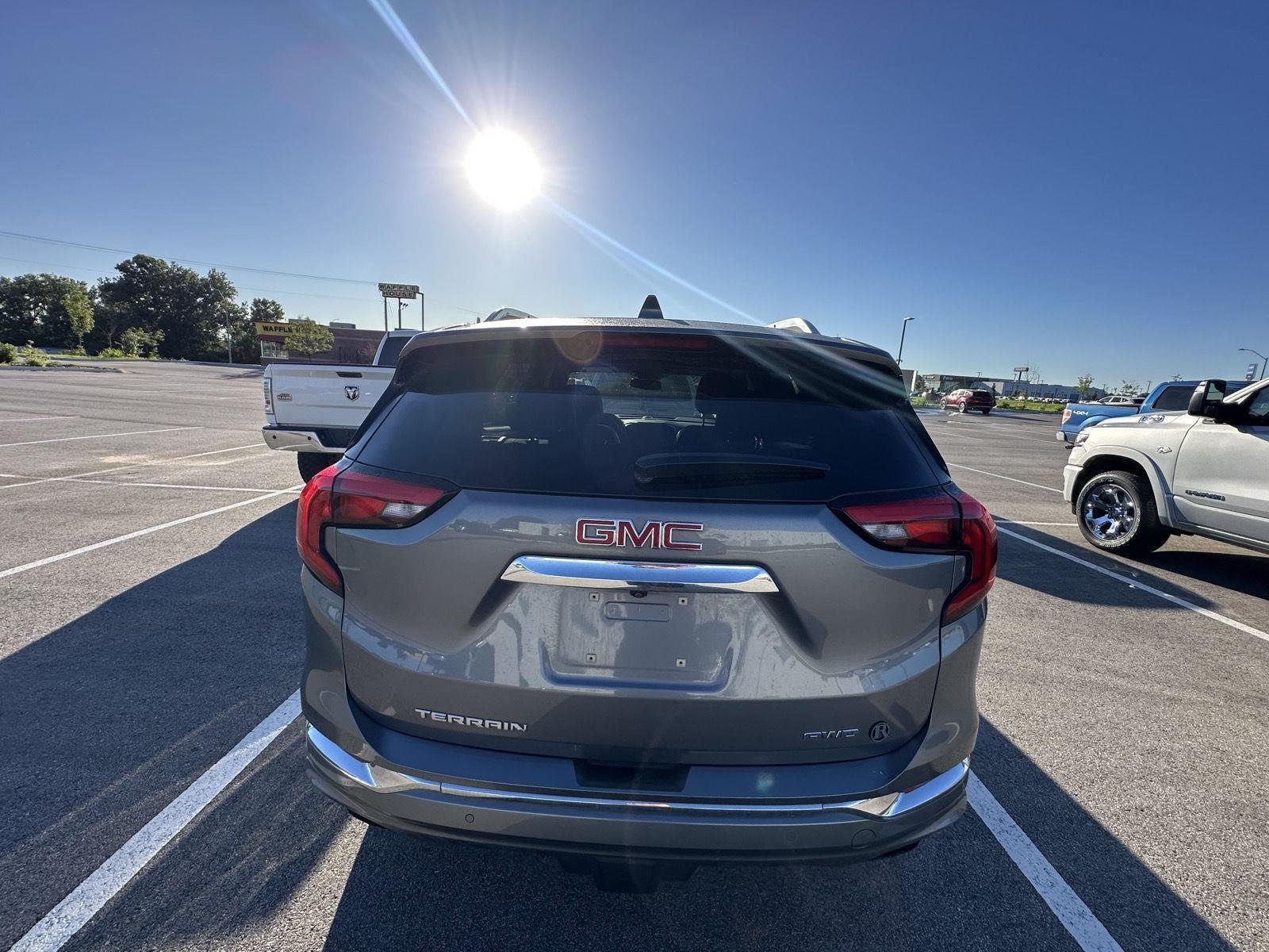 Used 2019 Graphite Gray Metallic GMC Denali image 3