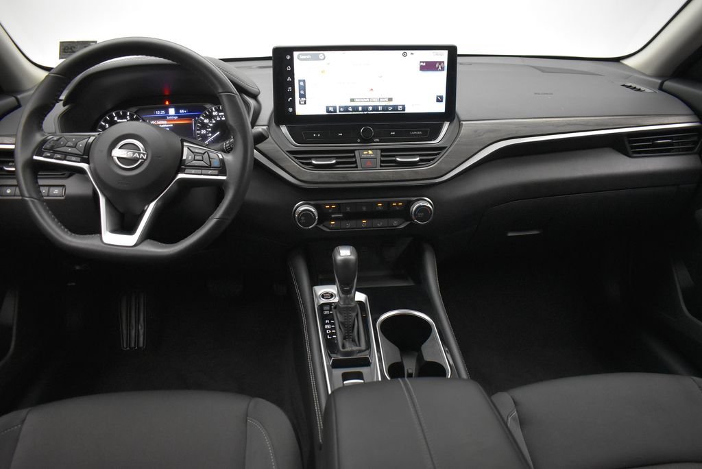 Used 2024 Red Nissan 2.5 SV image 31