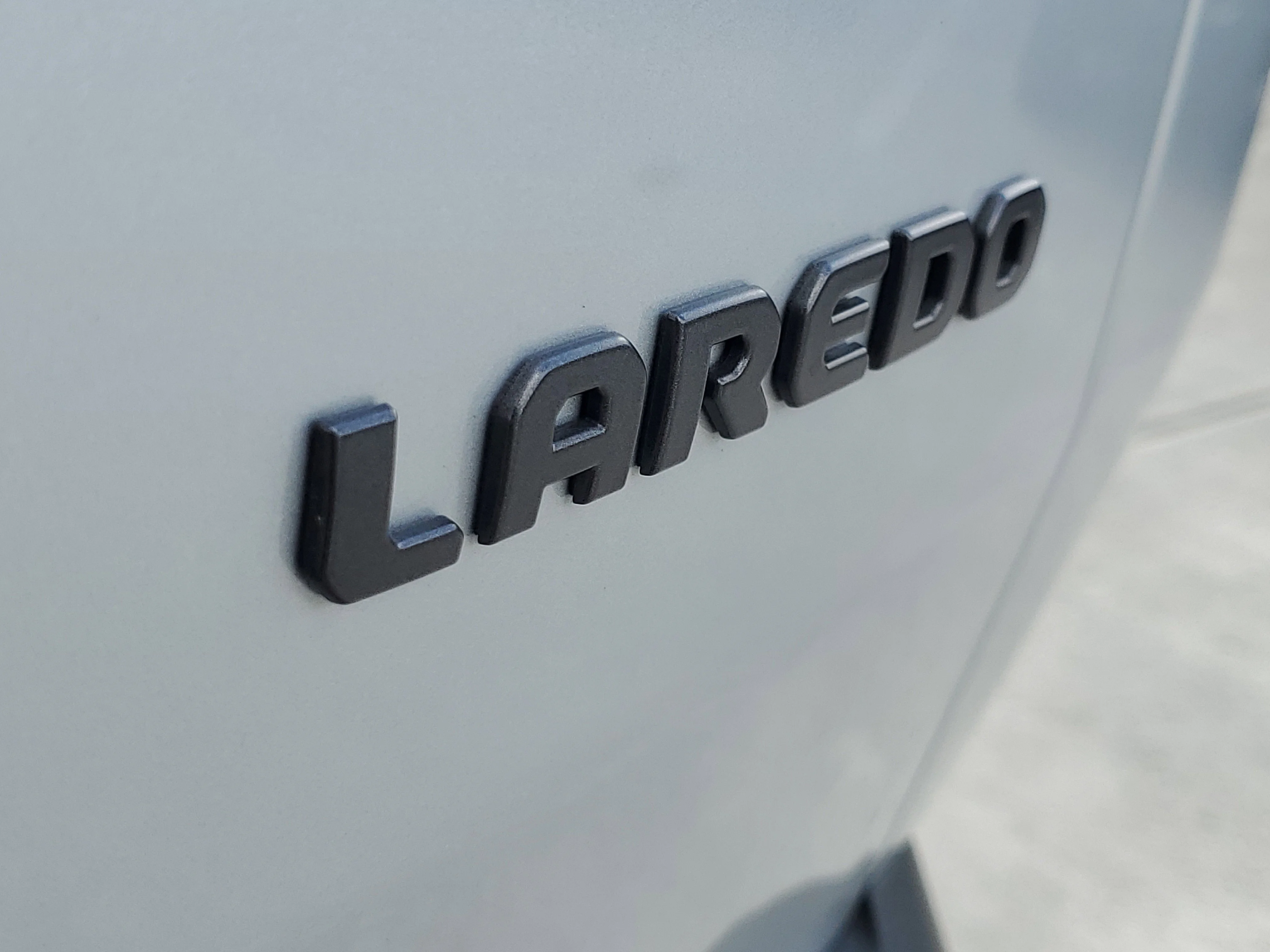 New 2026 Silver Zynith Clear-Coat Exterior Paint Jeep Laredo image 5