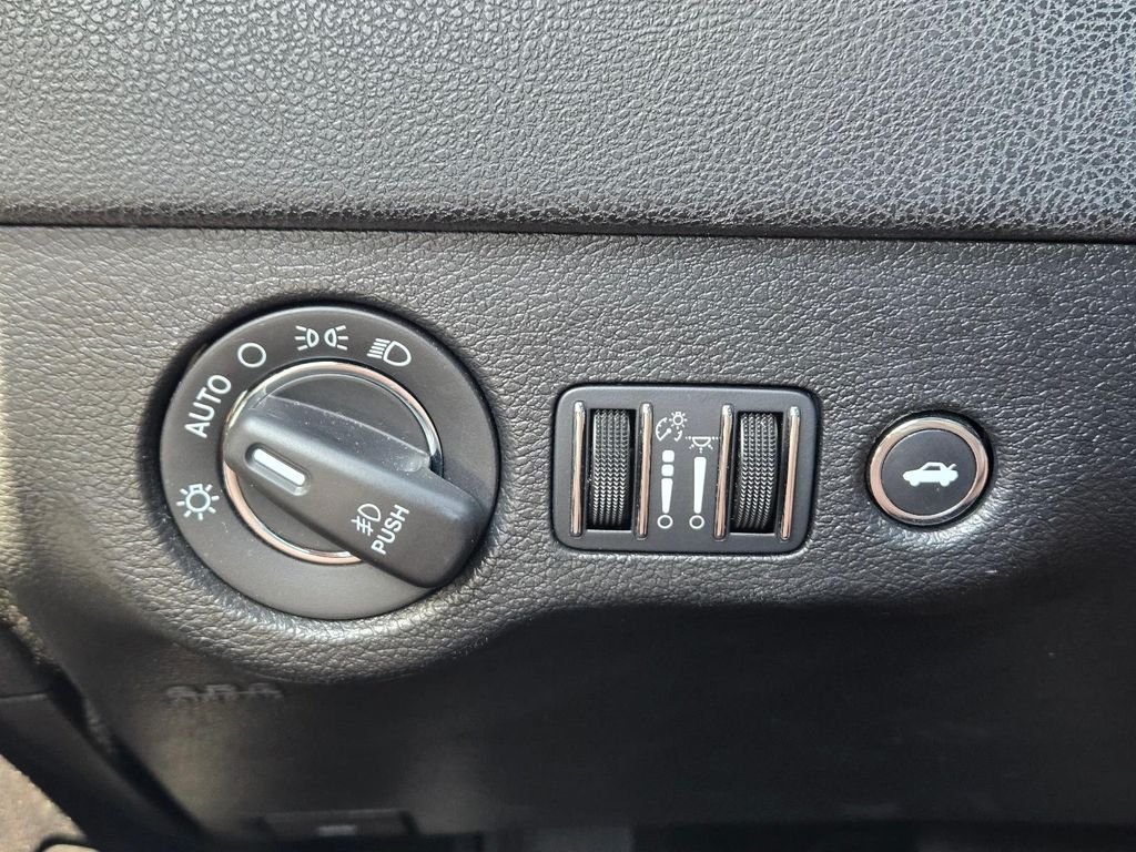 Used 2023 White Chrysler 300S image 21