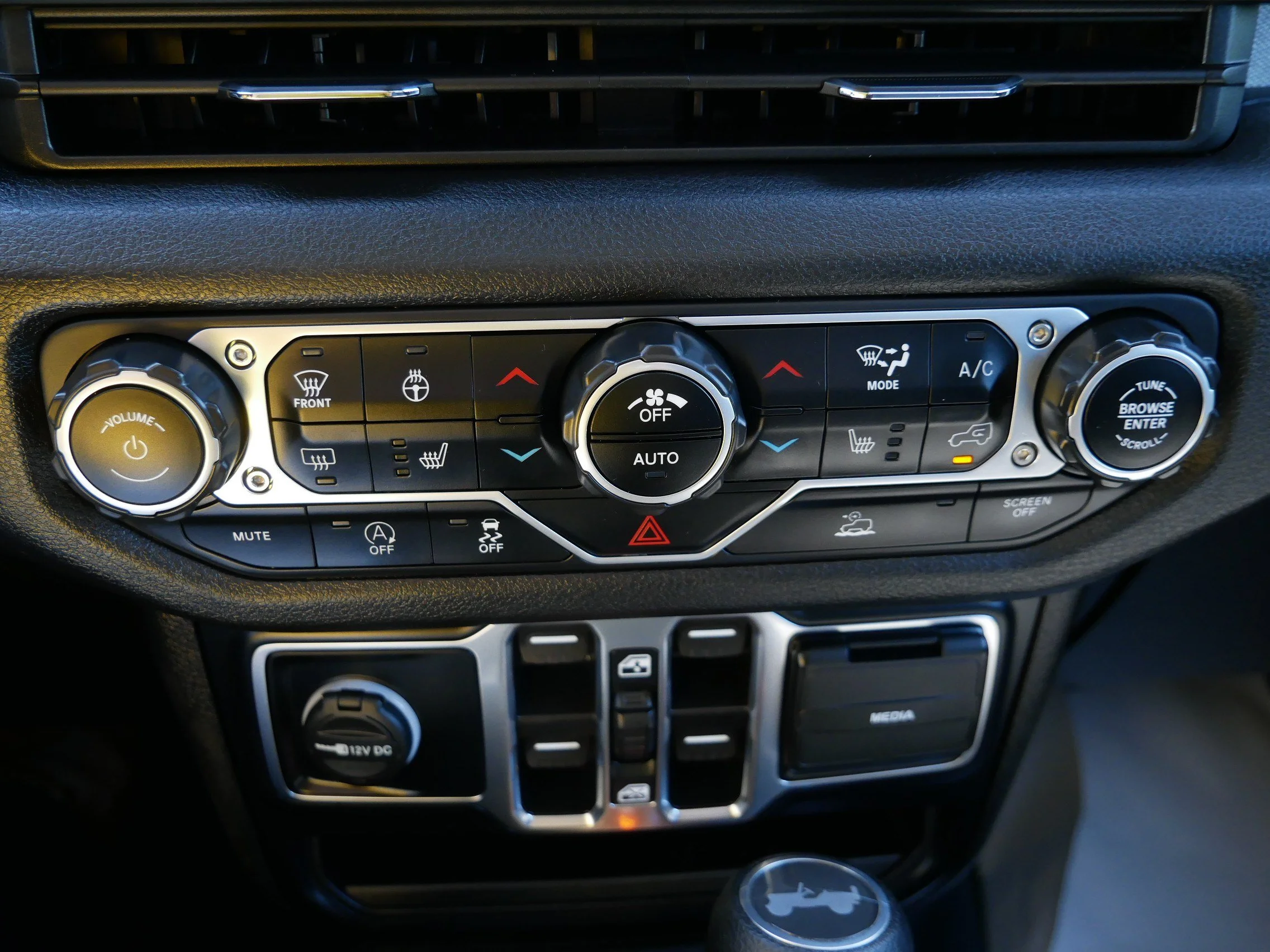 Used 2024 Anvil Clear Coat Jeep Sport S image 23