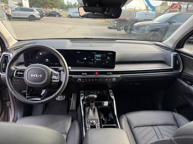 Used 2025 Wolf Gray Kia X-Line SX Prestige image 21