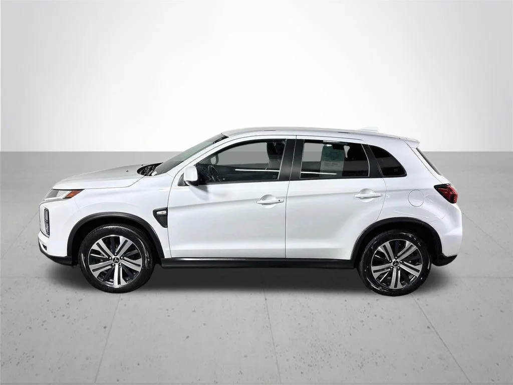 Used 2025 Silver Mitsubishi 2.0 ES image 9