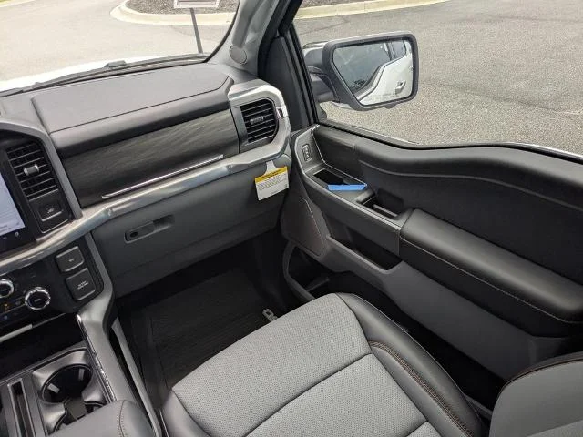 New 2026 Oxford White Ford Lariat image 47
