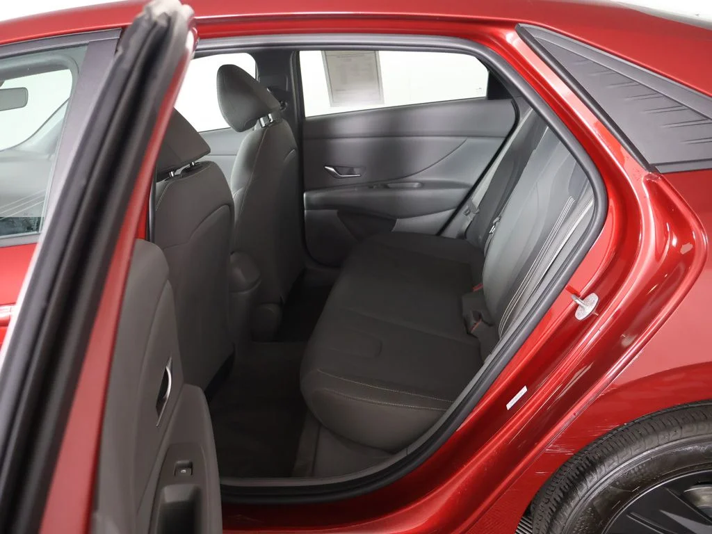 Used 2023 Red Hyundai SEL image 29