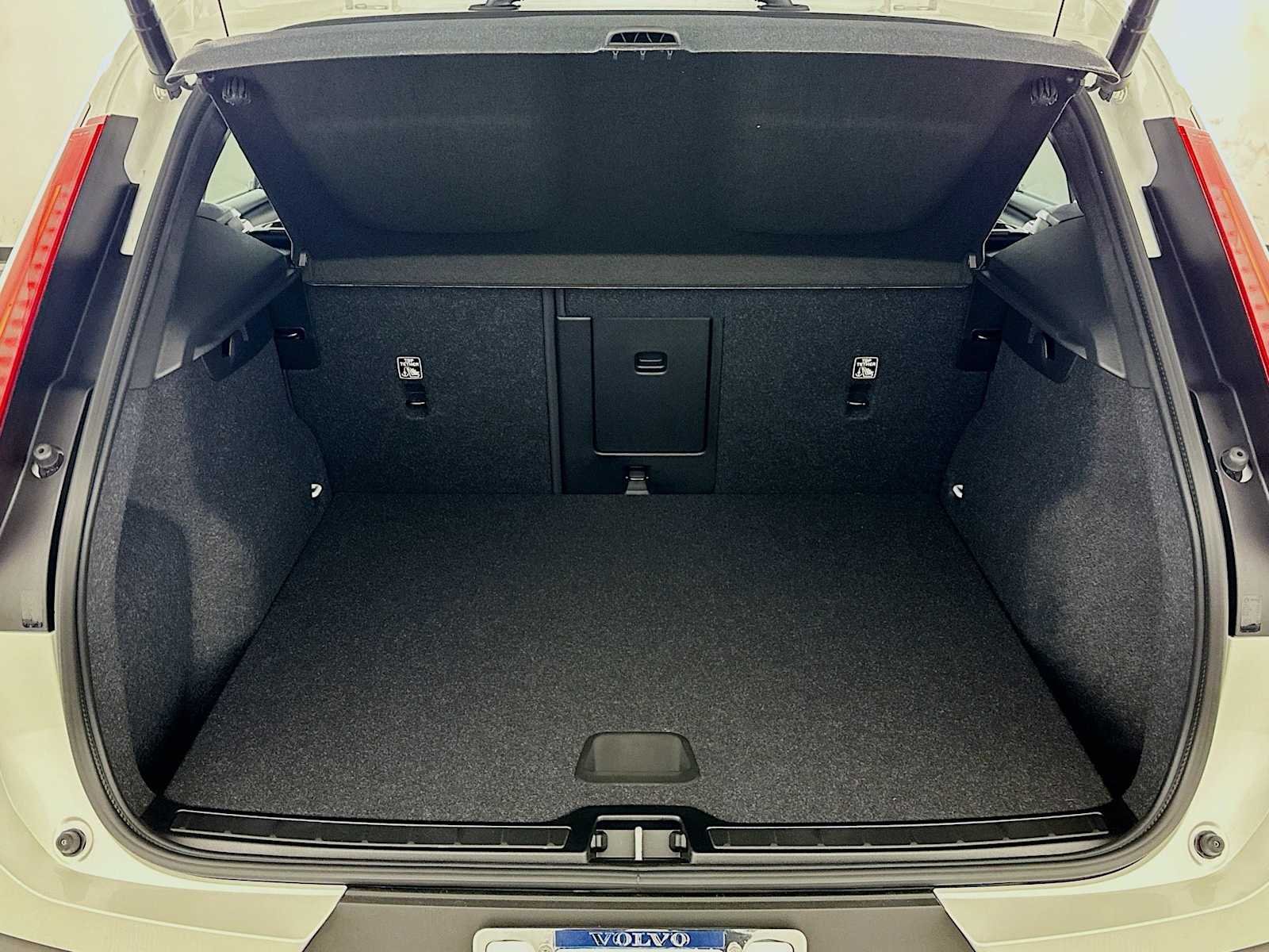 New 2026 Crystal White Volvo Core image 24