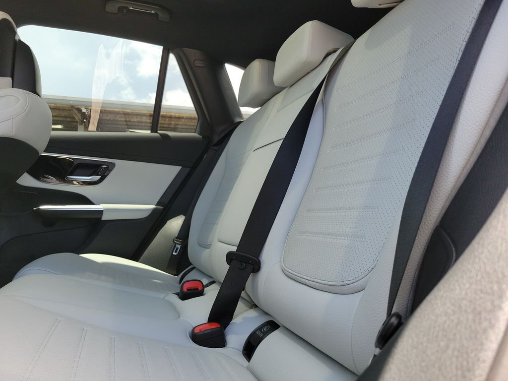 New 2027 Verde Silver Metallic Mercedes-Benz GLC 300 image 9