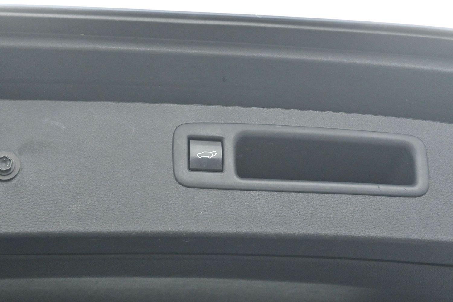 Used 2023 Blue Toyota L image 10