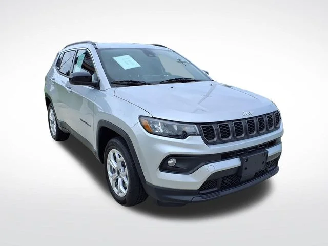 Used 2025 Silver Jeep Latitude image 11