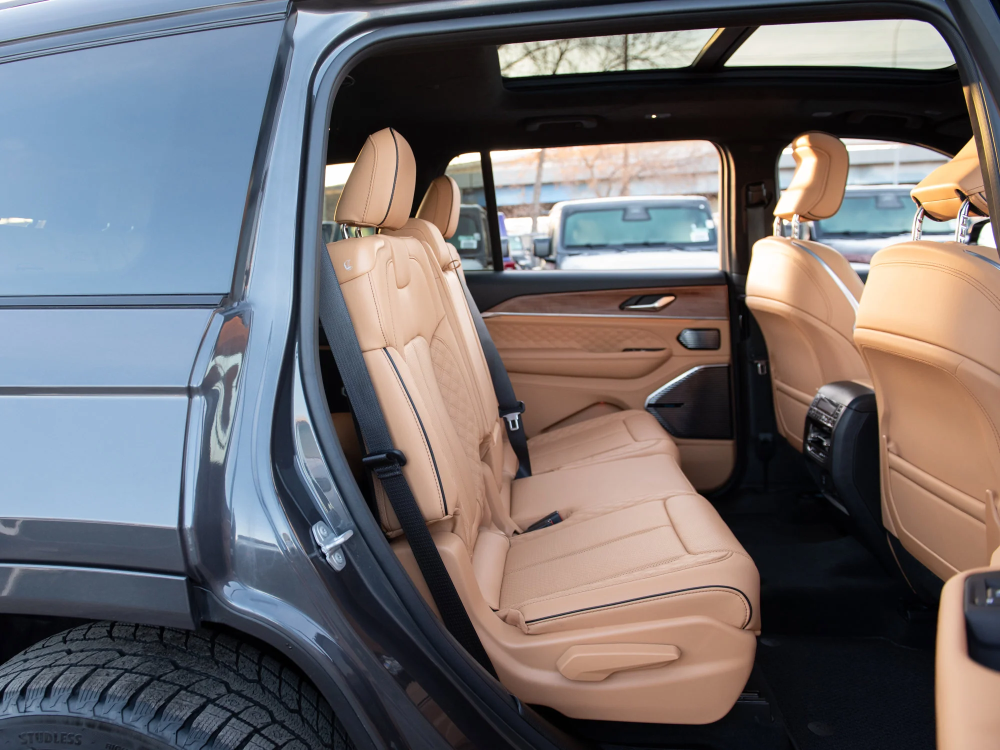 Used 2025 Grey Jeep Summit Reserve* image 22