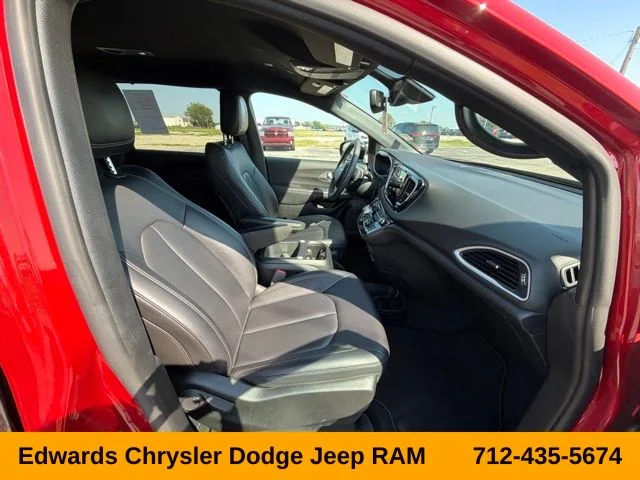 Used 2025 Red Chrysler Select image 27