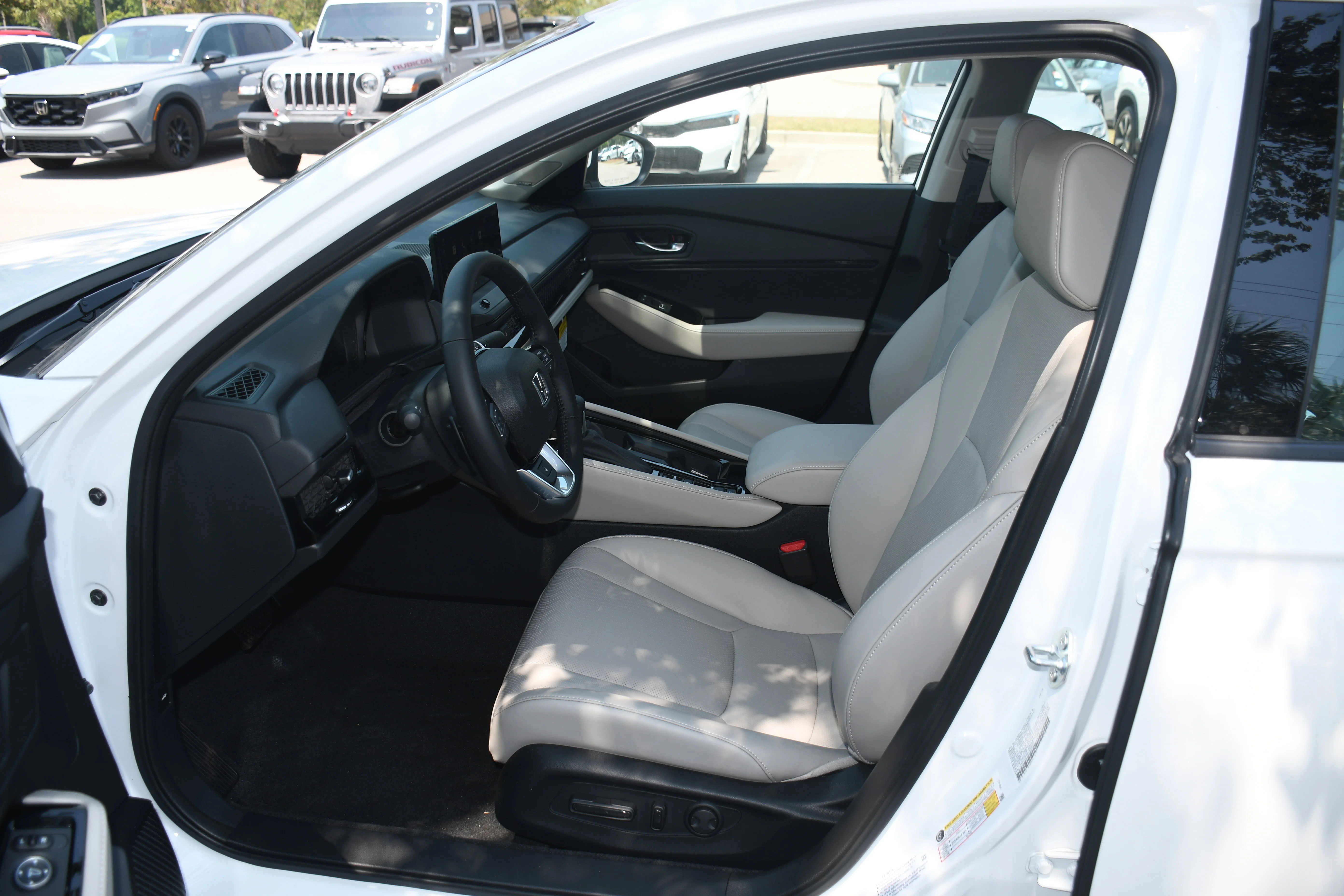New 2026 Platinum White Pearl Honda Touring image 3