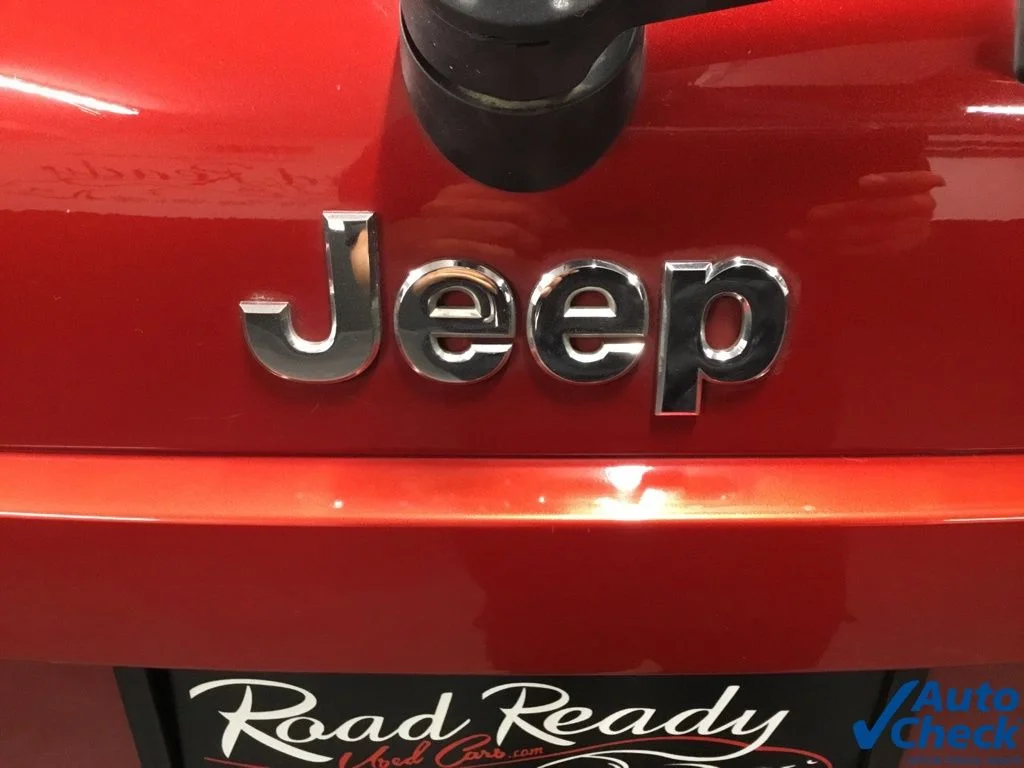 Used 2005 Red Jeep Limited image 13