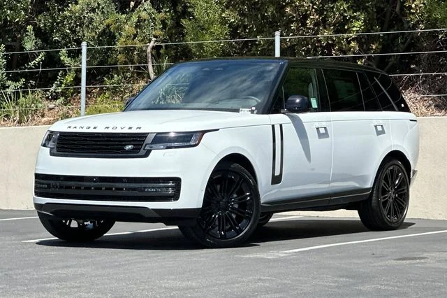 New 2026 Fuji White Land Rover SE image 1