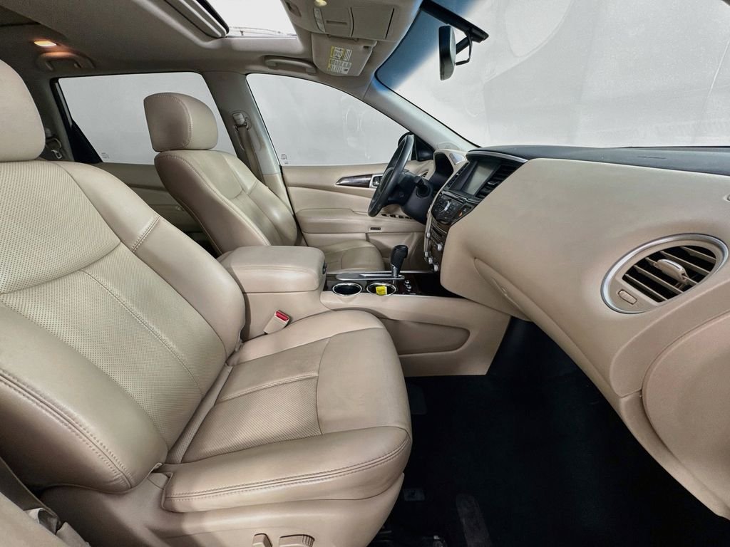Used 2016 Pearl White Nissan Platinum image 40