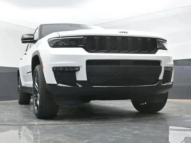 New 2025 Bright White Clear-Coat Exterior Paint Jeep Limited image 52
