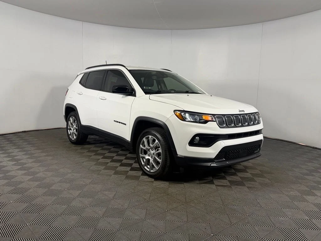 Certified Used 2022 White Jeep Latitude Lux image 2