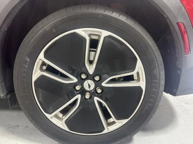 Used 2022 Red Ford Select image 9