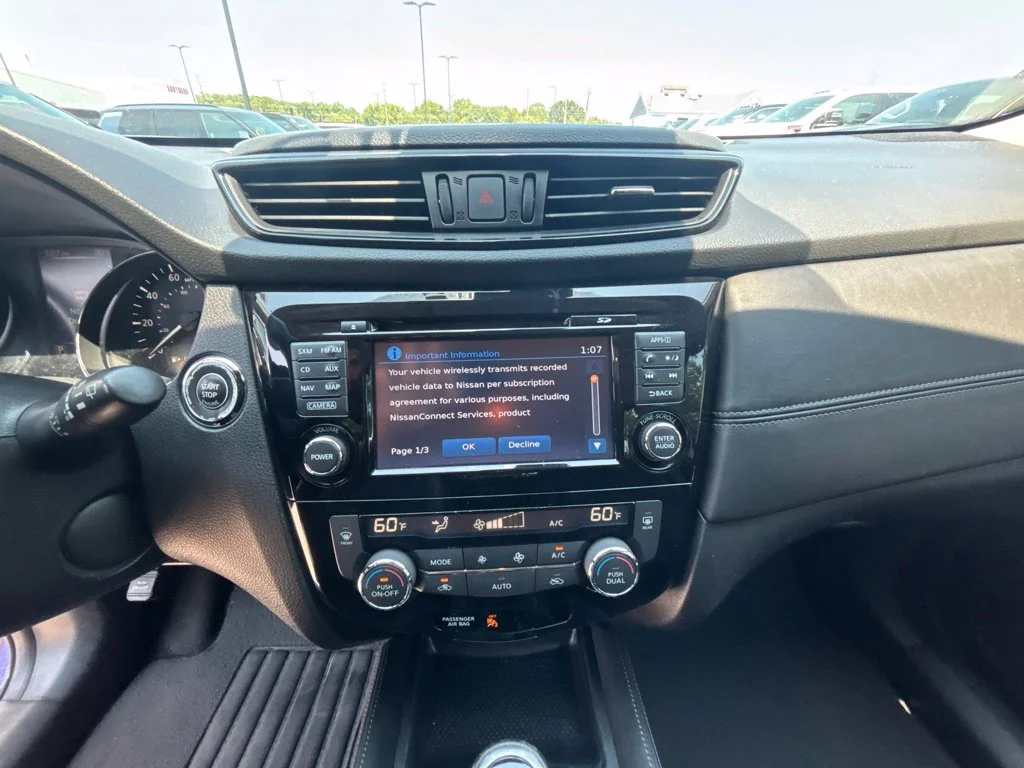 Used 2017 Blue Nissan SL image 14