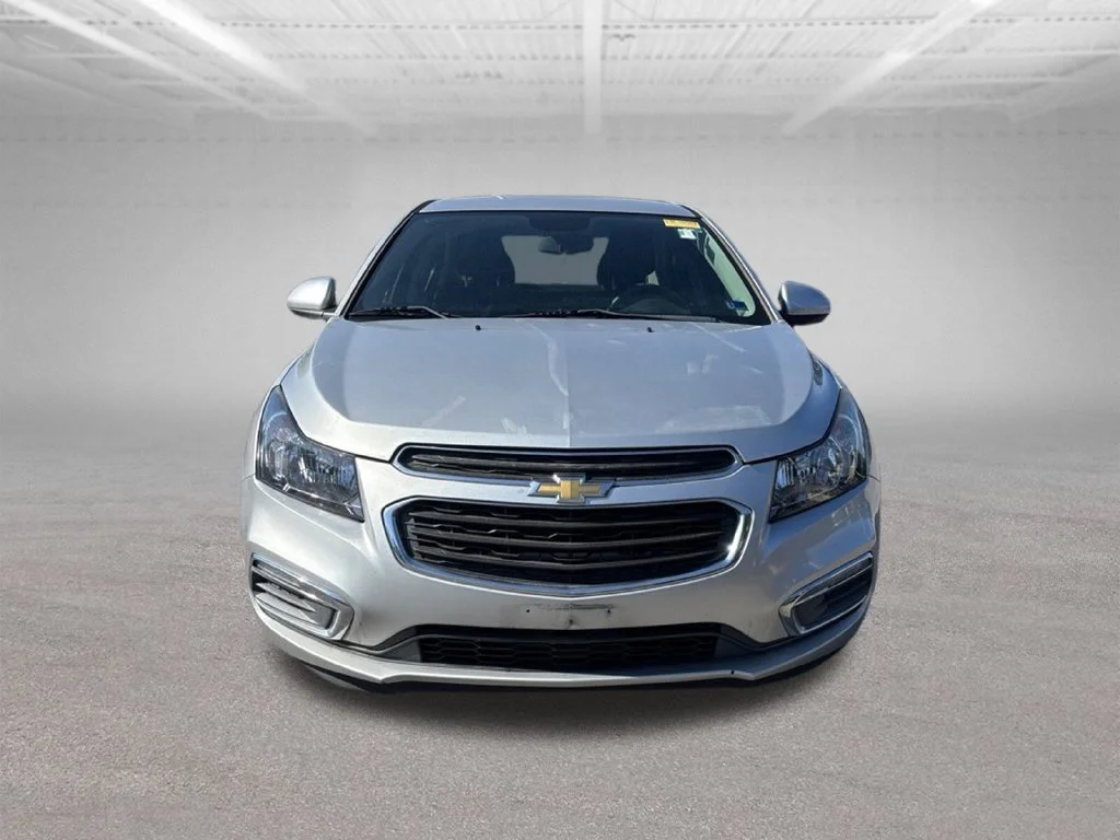 Used 2015 Silver Chevrolet 1LT image 2