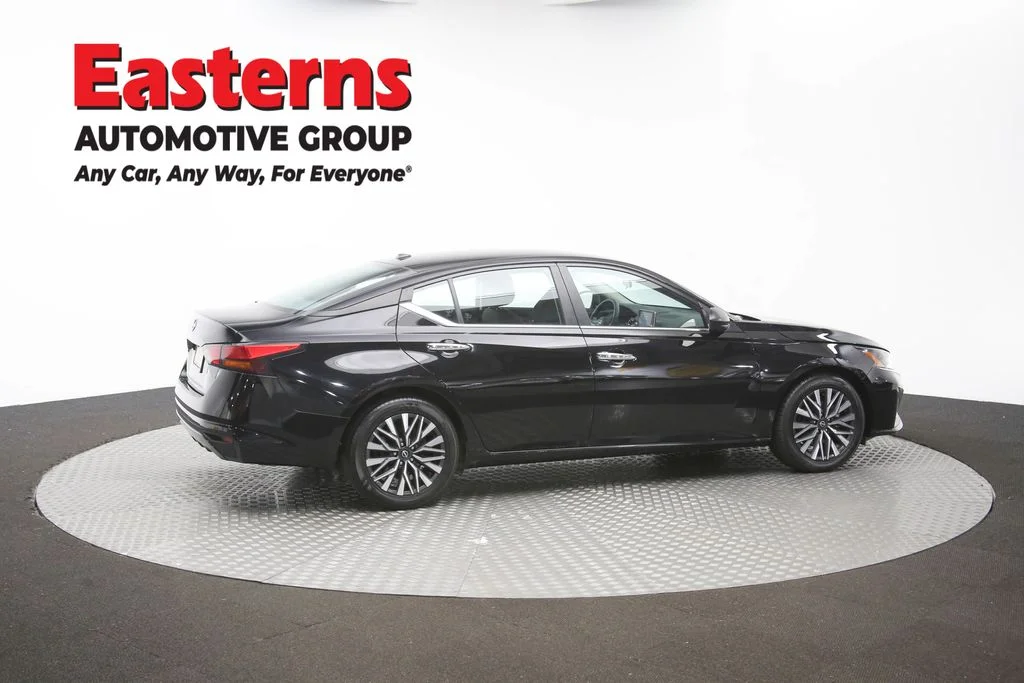 Used 2025 Black Nissan 2.5 SV image 39