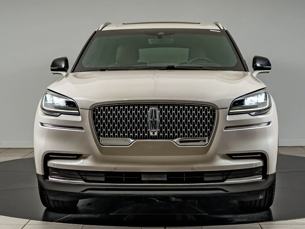 Used 2024 Ceramic Pearl Metallic Tri-Coat Lincoln Reserve image 2