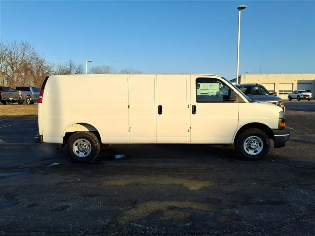 2025 Chevrolet Express Cargo Work Van - Photo 18