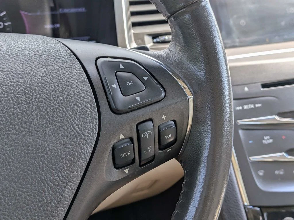 Used 2013 Beige Lincoln Base image 23