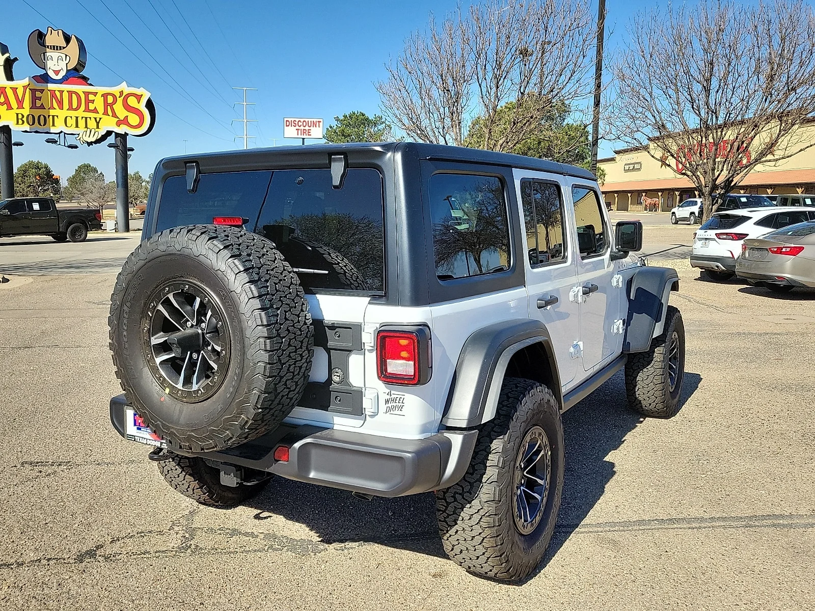 New 2026 PW7 Bright Whit Jeep 4-DOOR WILLYS image 4