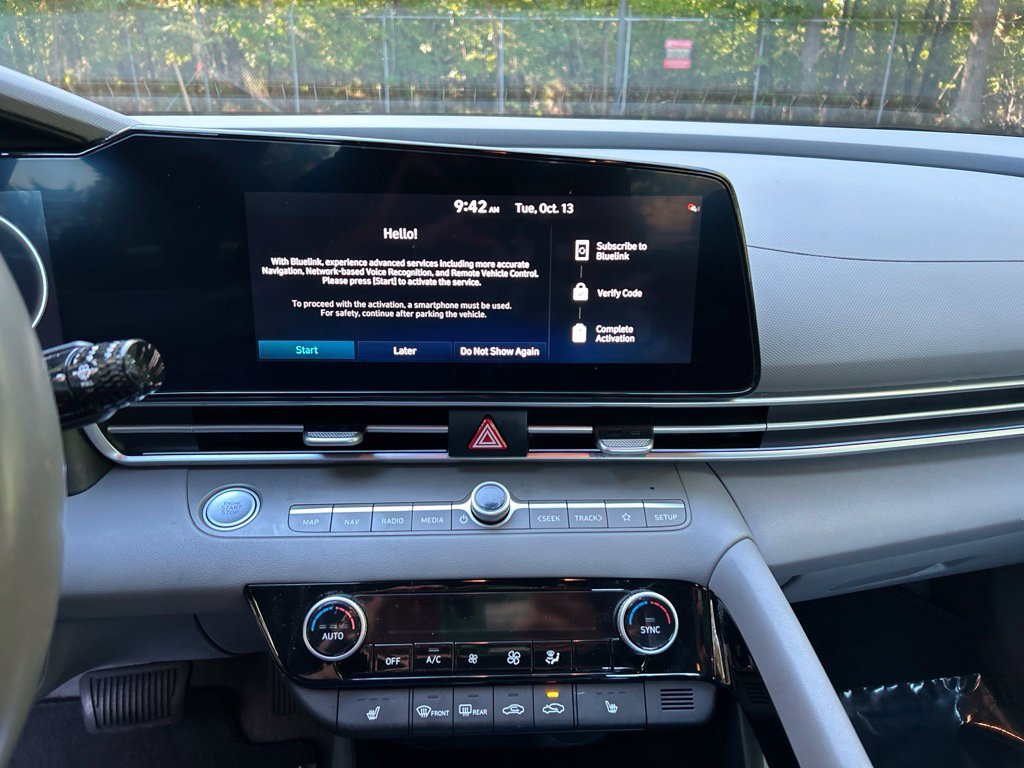 Used 2025 Gray Hyundai SEL Convenience image 17