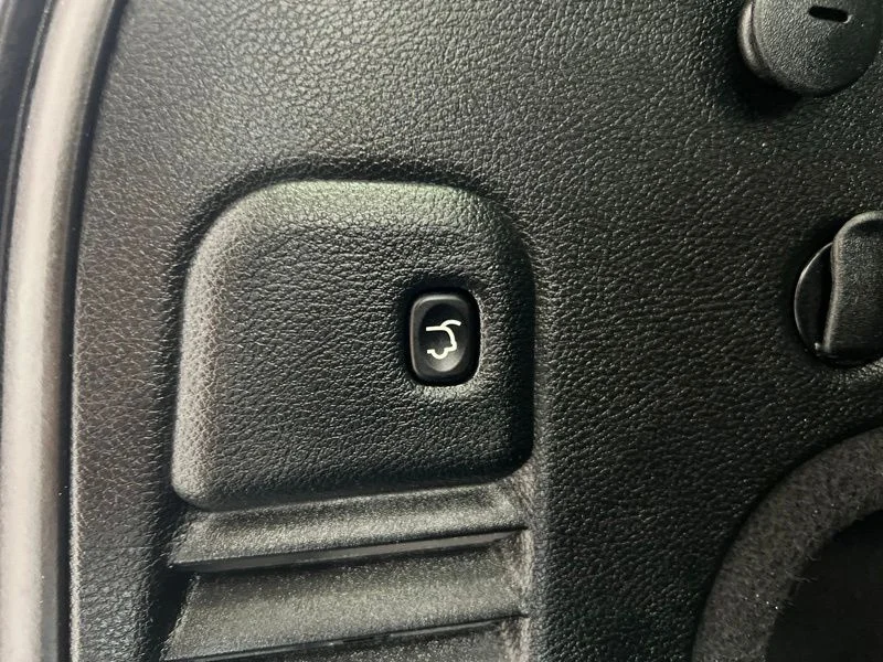 Used 2020 White Jeep Limited image 9