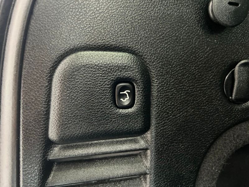 Used 2020 White Jeep Limited image 9